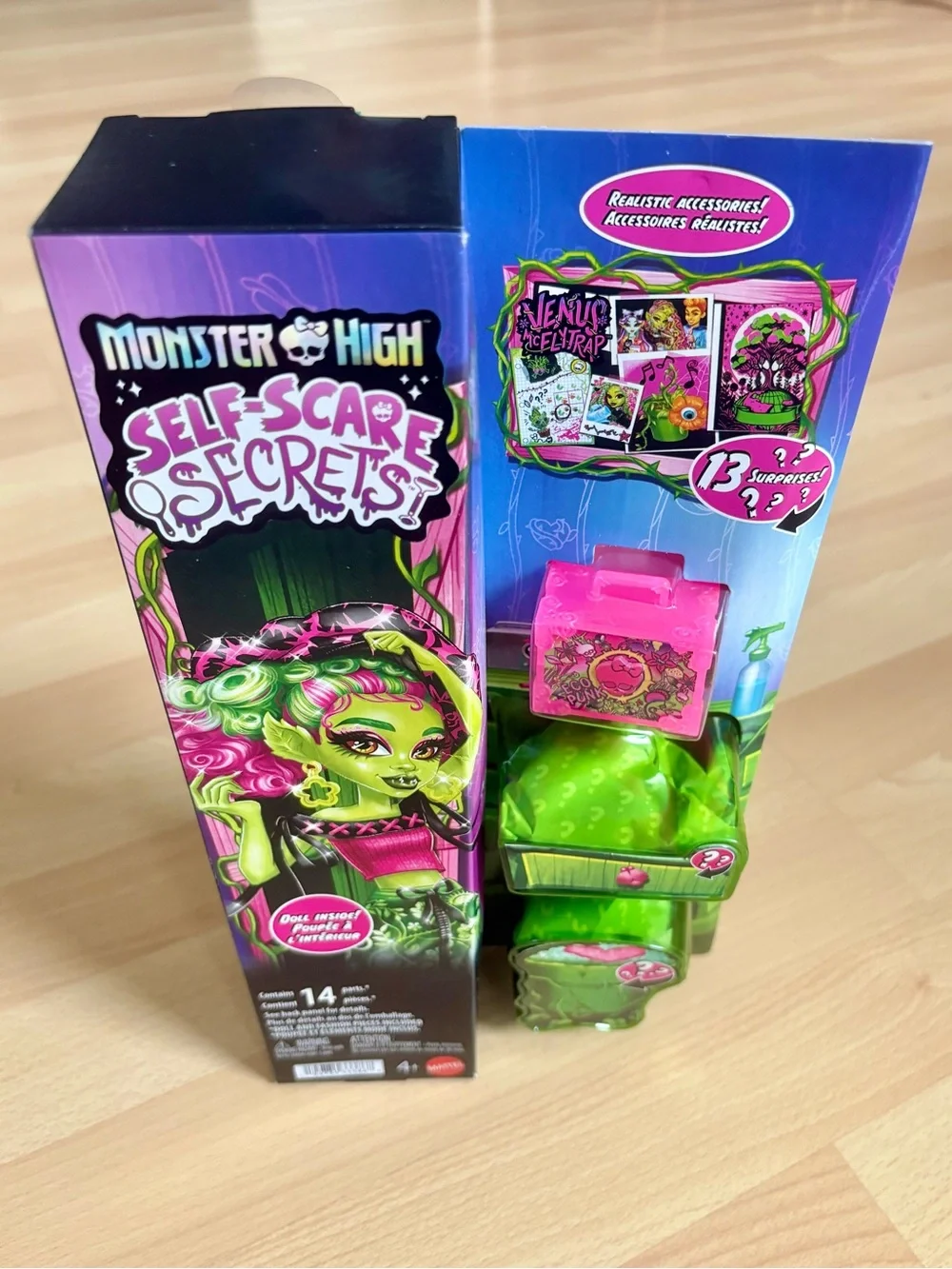 Monster High Self-Scare Secrets Venus McFlytrap Fashion Doll w/ 13 Accessories